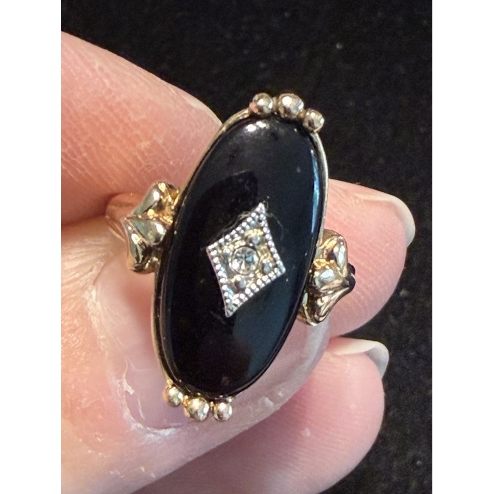 Avon Victorian Black Faux Onyx Ring 1983 Vintage Gold Tone Ring Sz 4.75